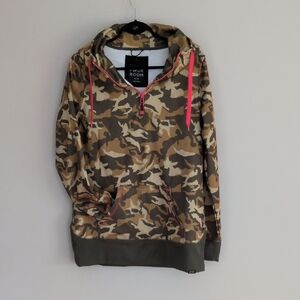 PWDR Room Camouflage Apres Ski Snowboard Hoodie with Accents